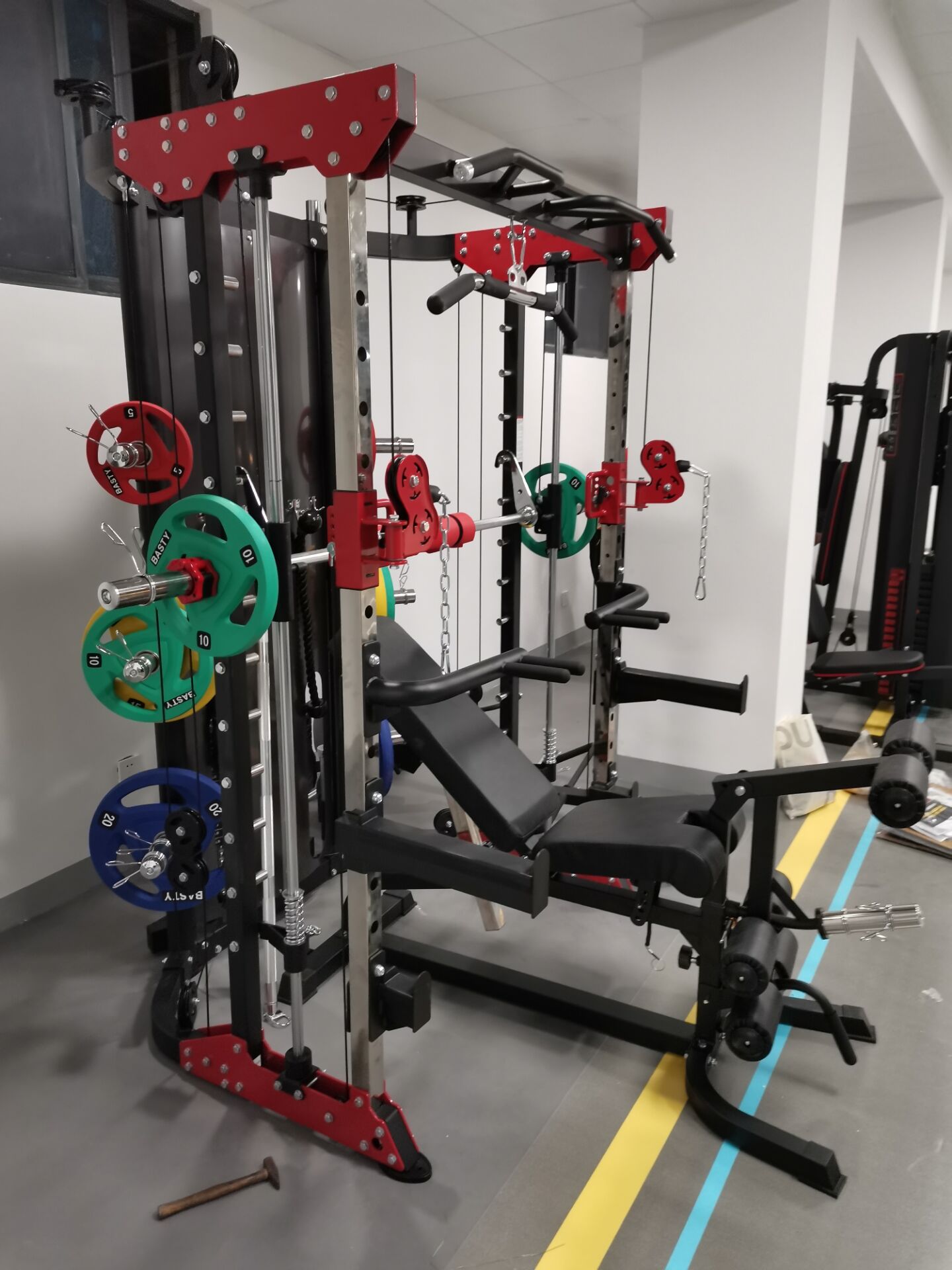 史密斯机深蹲标准动作 史密斯机深蹲标准动作