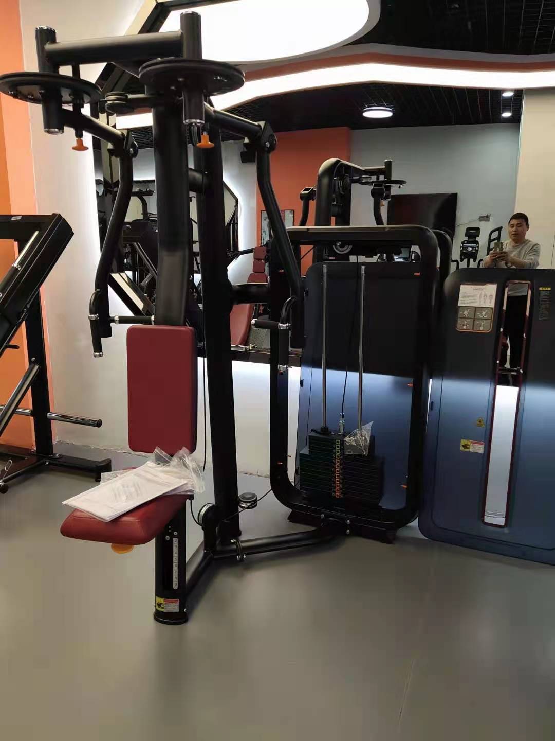 练背的健身器材有哪些